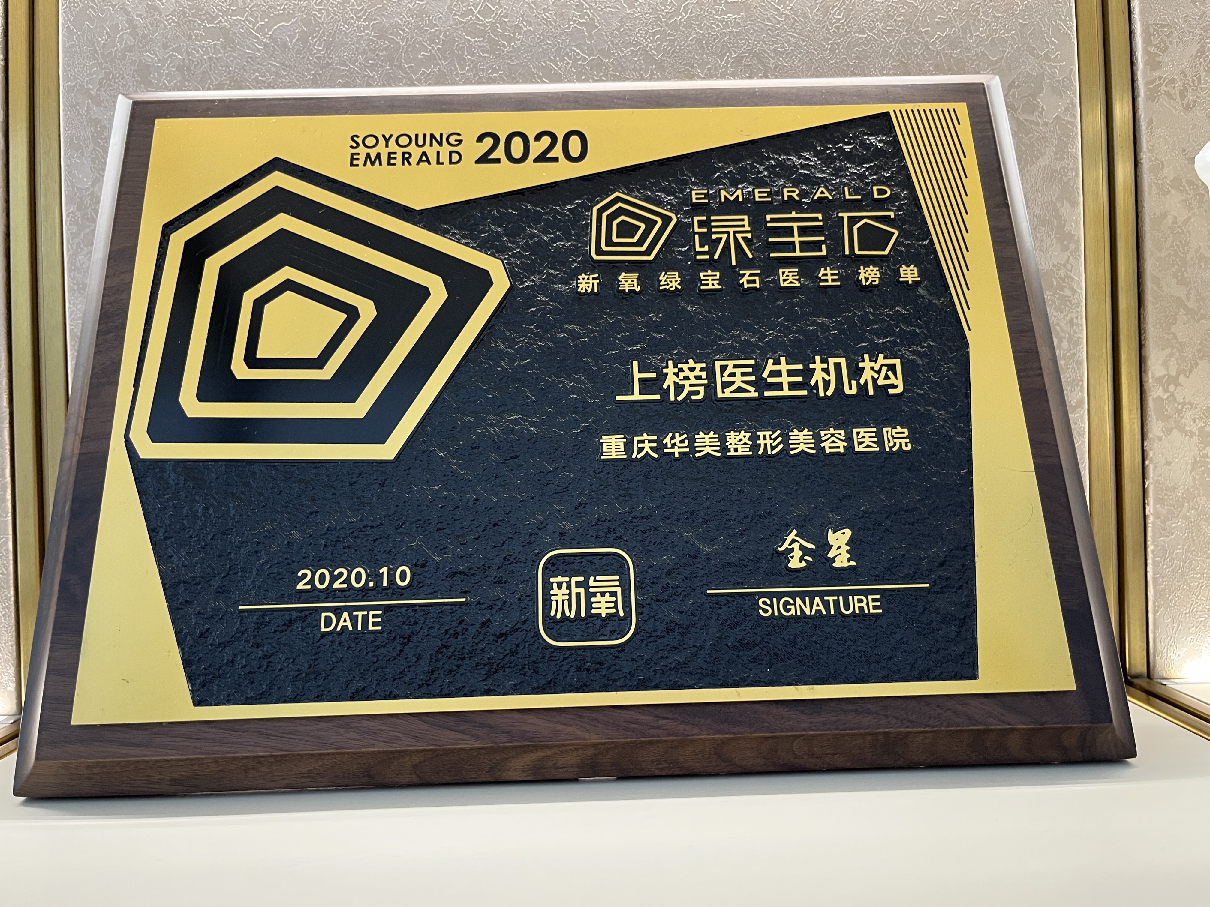 重庆华美吸脂哪个医生更值得信赖？陶亮vs陈凯实测对比，亲测细节控首选陶亮！